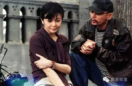 《歡樂(lè)頌》劇中男神們戴的是什么表 1