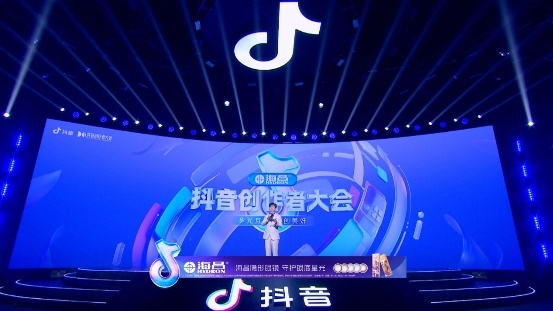 2022現(xiàn)象級(jí)事件來(lái)襲!海昌總冠抖音創(chuàng)作者大會(huì)真實(shí)演繹"由眼入心"